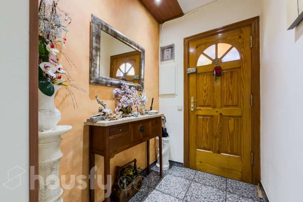 Houses for sale in Santa Coloma de Gramenet  with Air Conditioner, Heating and Private garden