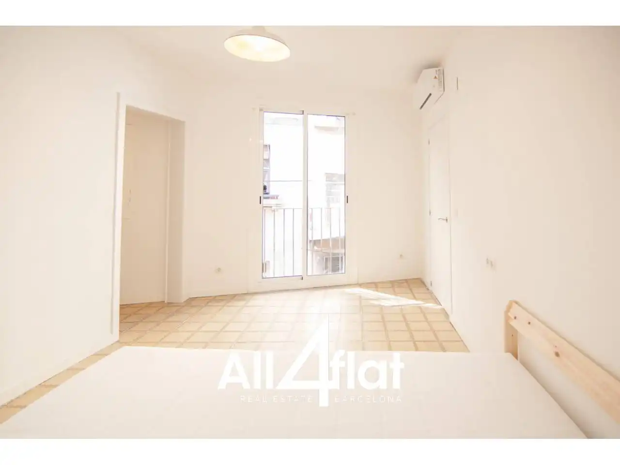 Bedroom of Flat for sale in Barcelona  with Air Conditioner