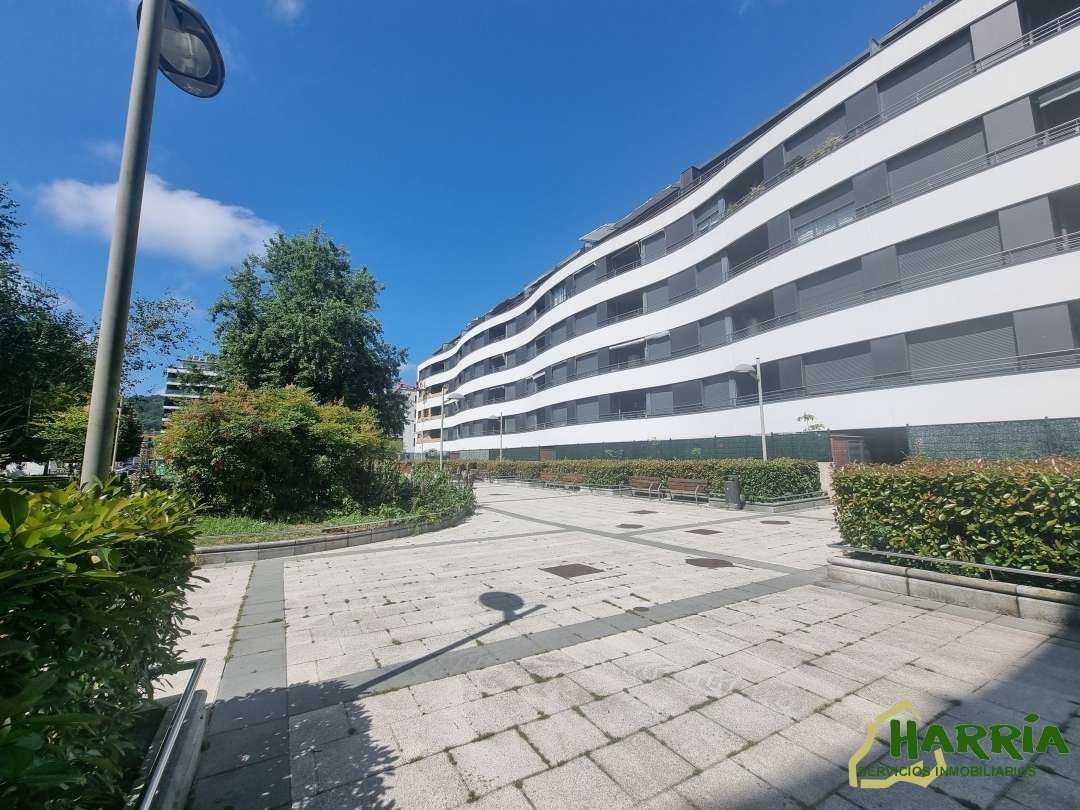 Vista exterior de Pis en venda en Donostia - San Sebastián  amb Calefacció i Balcó