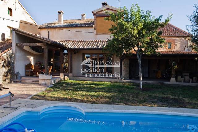 Casa-chalet en Venta en Santo Domingo de Pirón