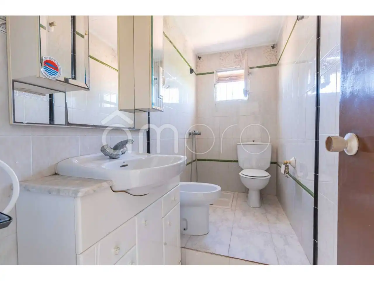 Bany de Casa o xalet en venda en Els Pallaresos amb Jardí privat, Terrassa i Piscina