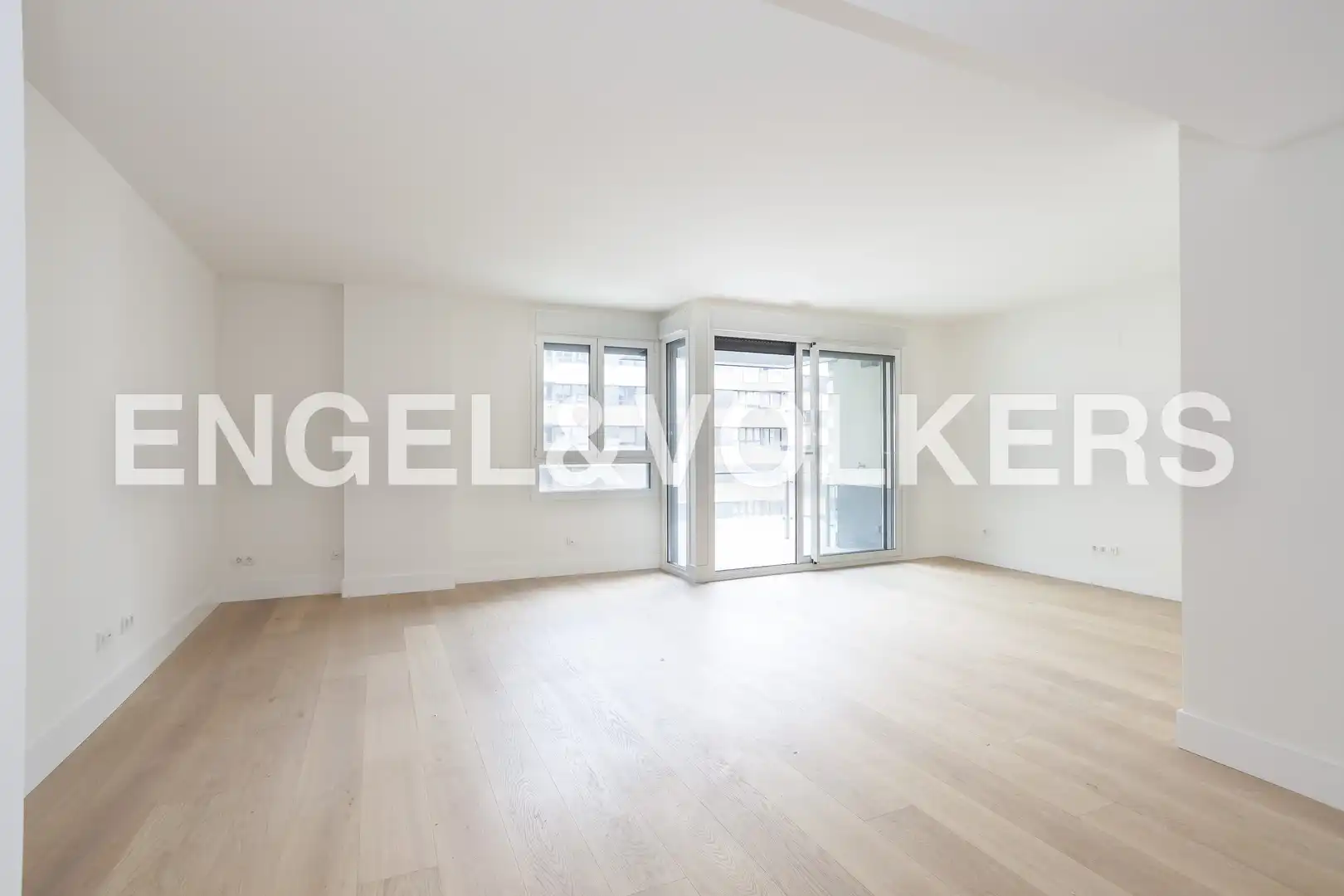 Living room of Flat for rent in  Madrid Capital  with Air Conditioner, Heating and Private garden