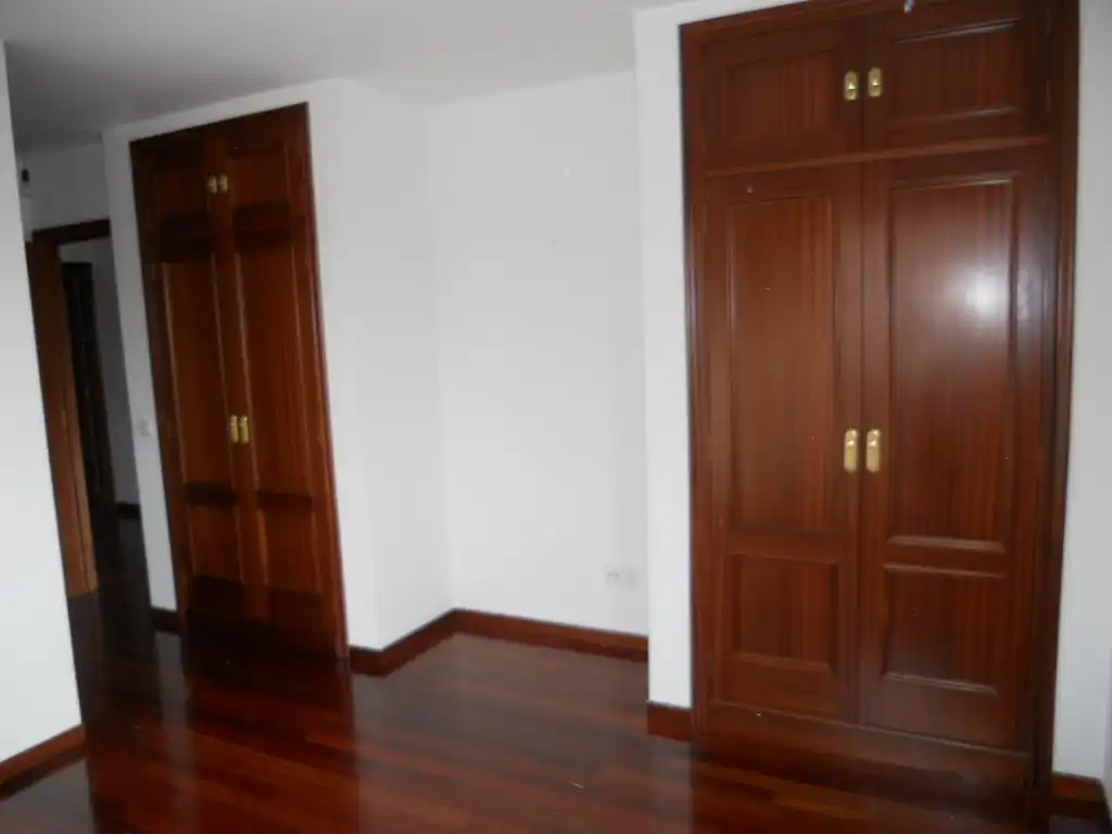 Piso de alquiler en Santiago de Compostela  con Calefacción, Trastero y Horno
