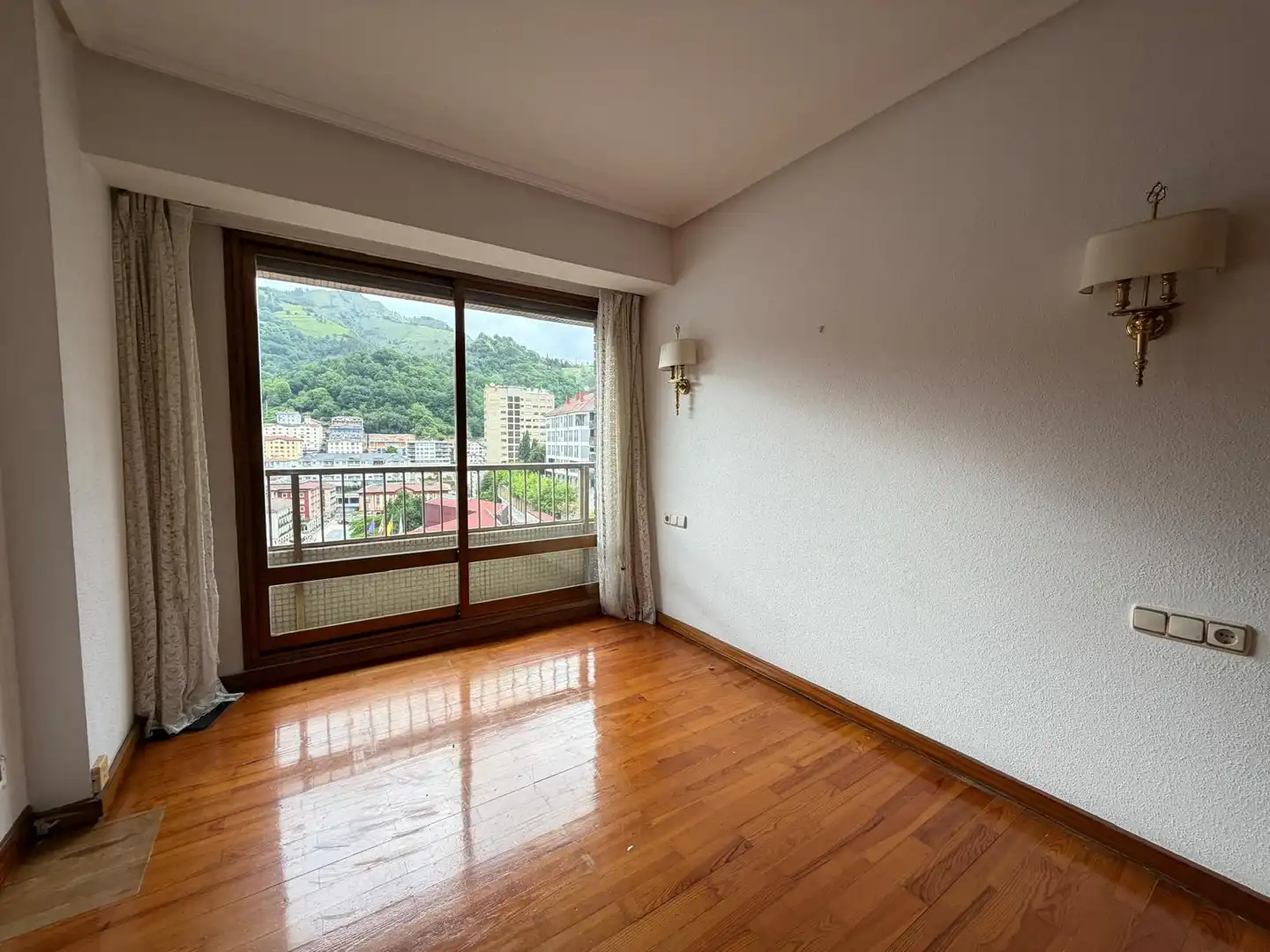 Habitación de Piso en venta en Eibar con Calefacción, Amueblado y Alarma