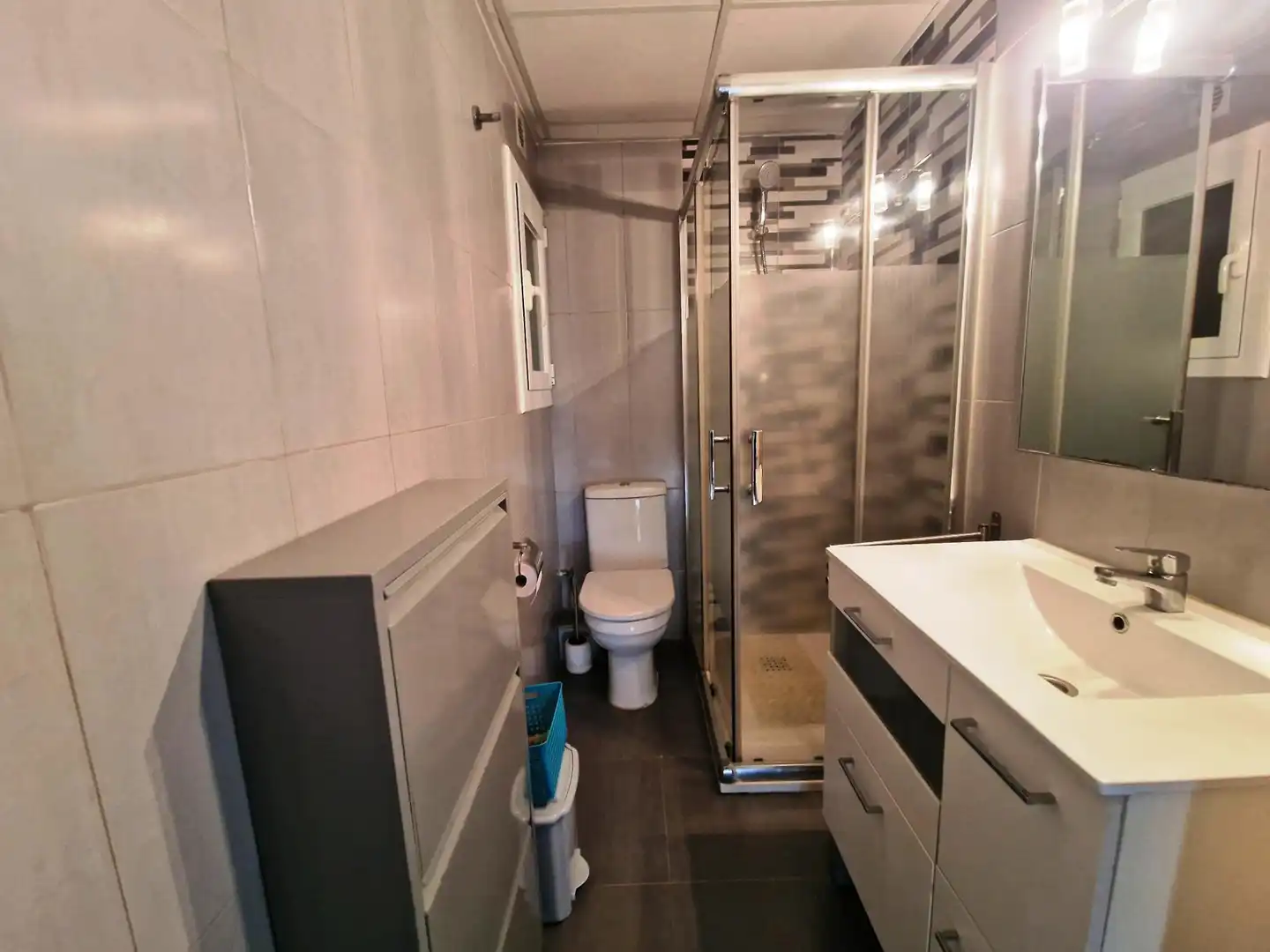 Bany de Apartament de lloguer en Cambrils amb Aire condicionat, Terrassa i Moblat