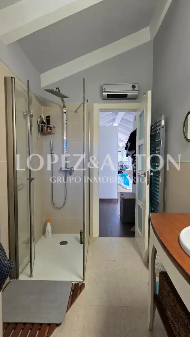 Badezimmer von Haus oder Chalet zum Verkauf in L'Eliana mit Klimaanlage, Heizung und Privatgarten