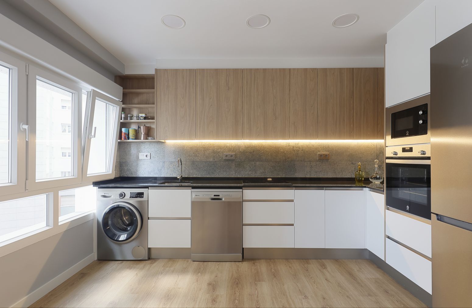 Kitchen of Flat for sale in Gijón 