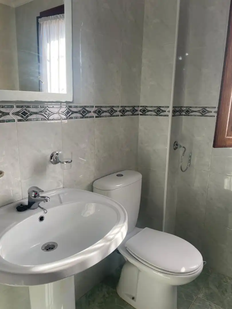Bathroom of Houses for rent in Voto  with Private garden, Terrace and Furnished