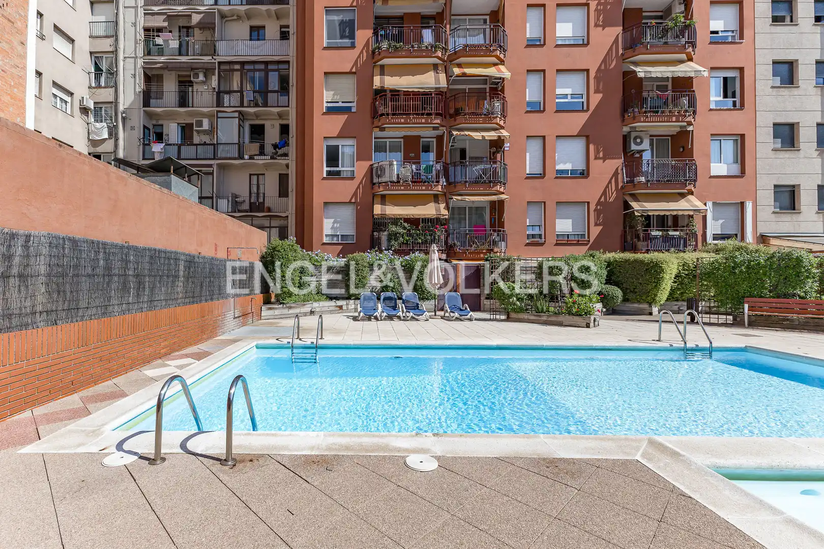 Swimming pool of Attic for sale in Barcelona  with Air Conditioner, Heating and Private garden