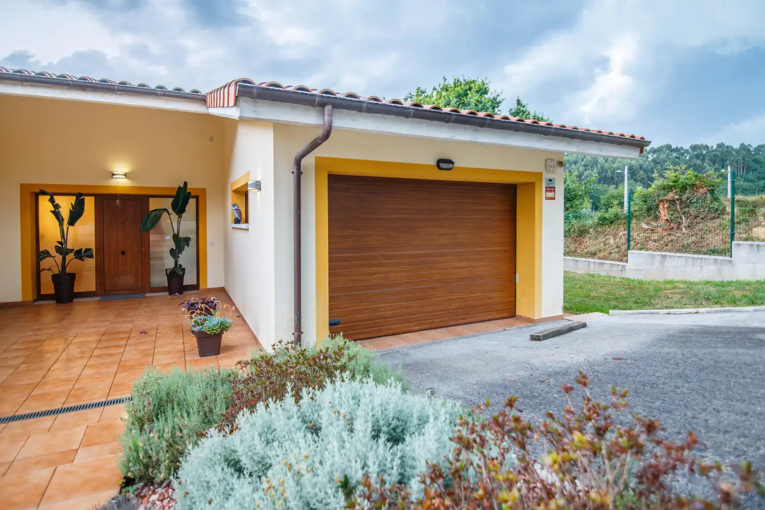 Vista exterior de Casa o xalet en venda en Ribadesella amb Calefacció, Jardí privat i Terrassa