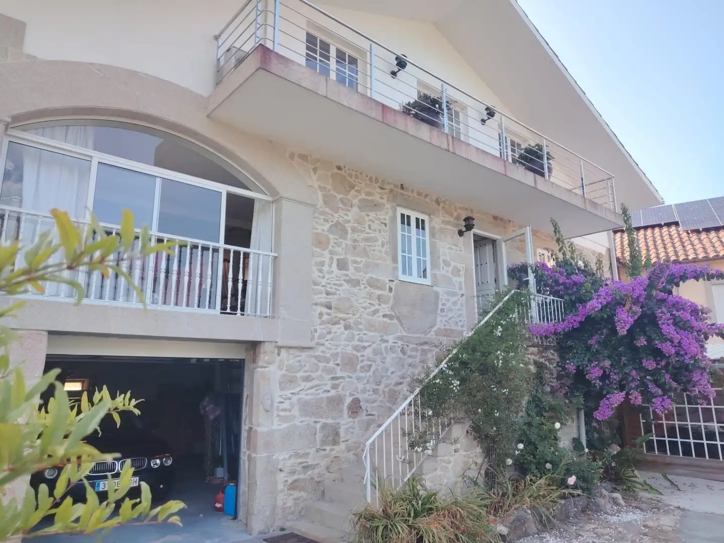 Vista exterior de Casa o xalet en venda en O Rosal   amb Terrassa, Piscina i Balcó