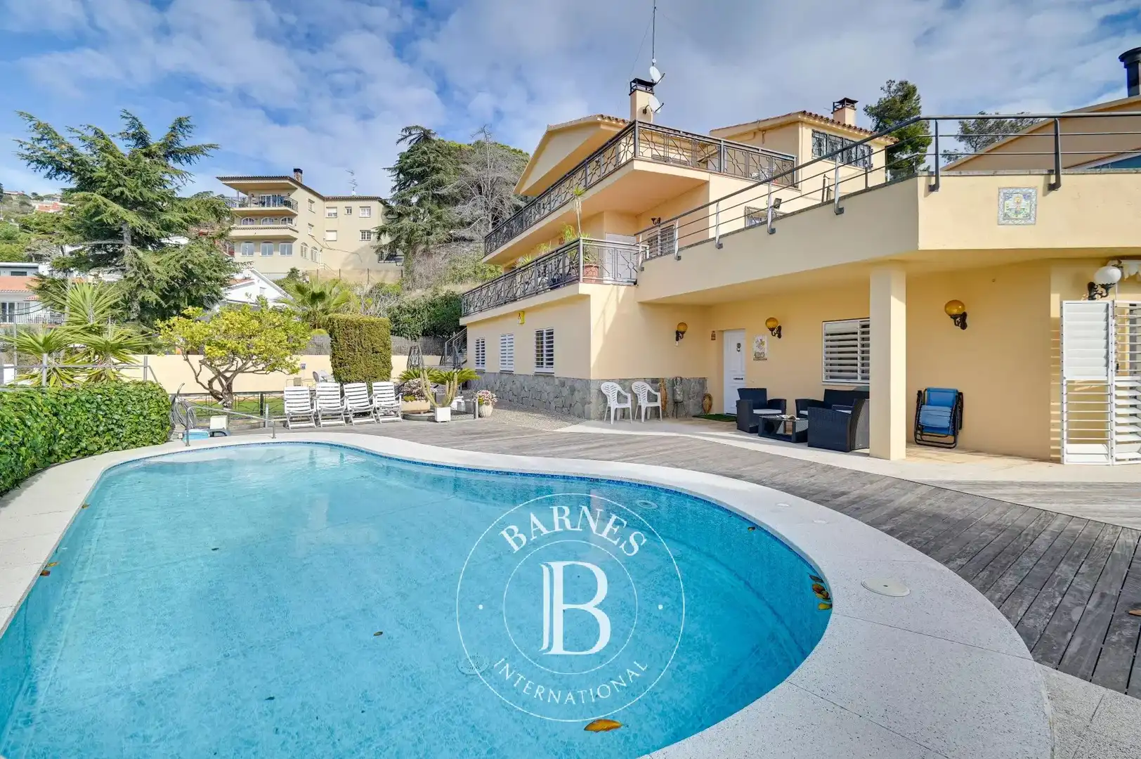 Casa amb piscina en venda a Urbanitzacions