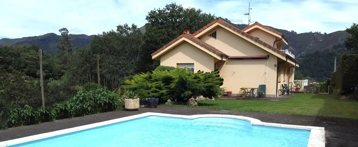 Piscina de Casa o chalet en venta en Parres con Piscina y Amueblado