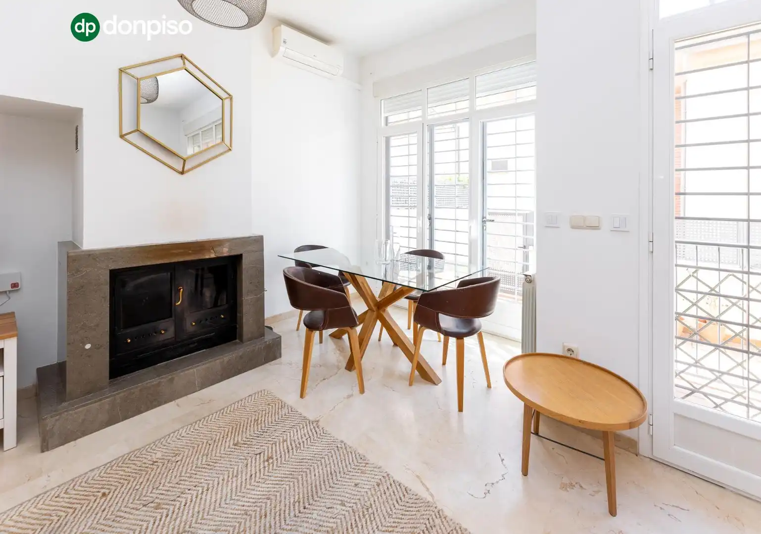 Comedor de Casa adosada en venta en Granada con Aire acondicionado, Calefacción y Piscina comunitaria