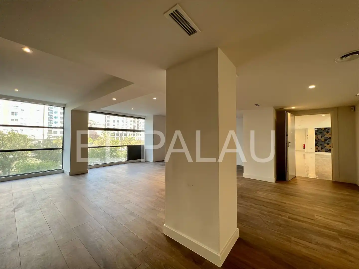 Office for rent in Valencia  with Air Conditioner