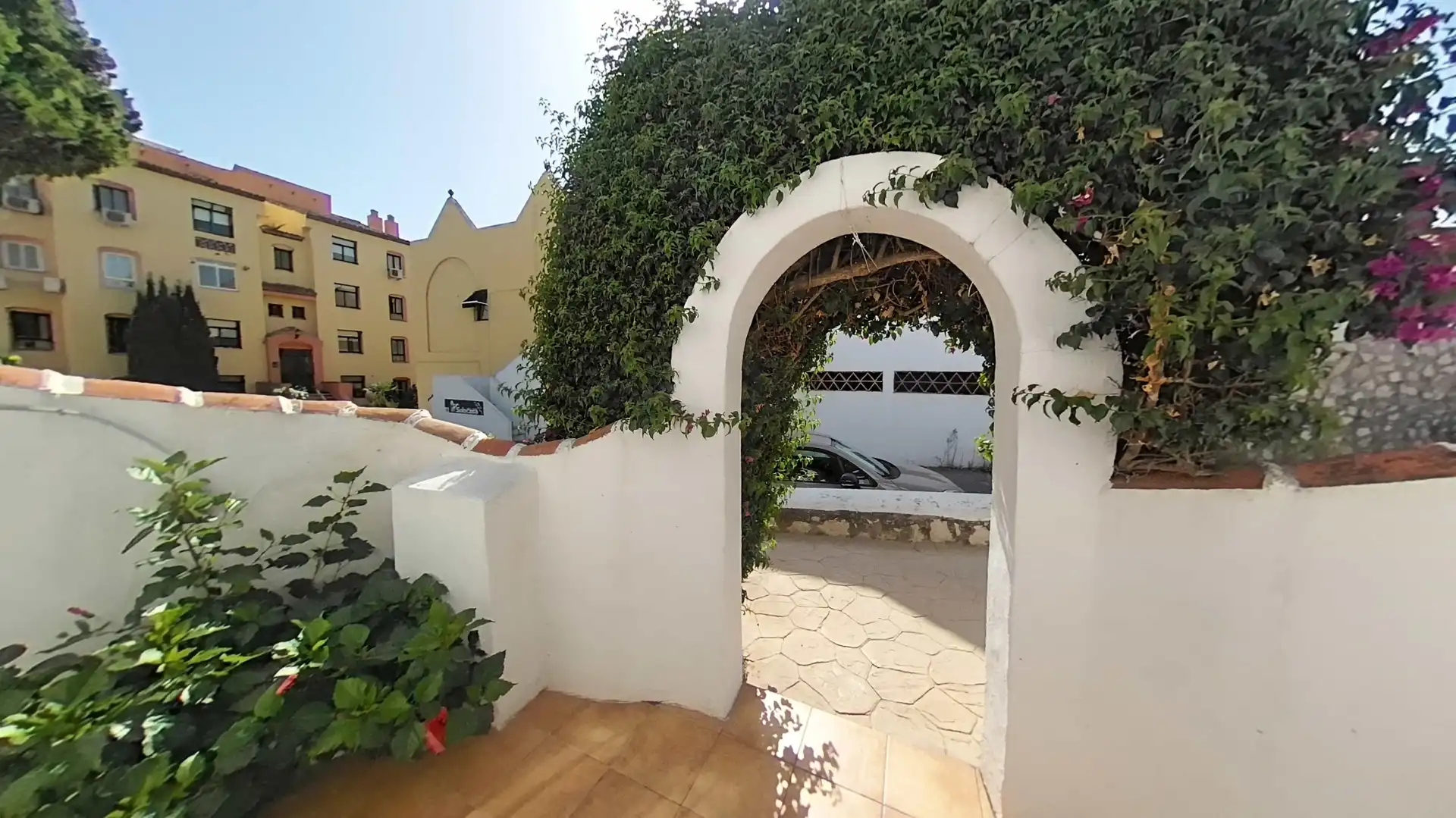 Semi-detached house with pool for sale in Calahonda, imagen 6