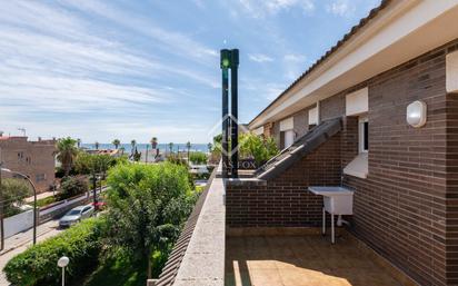 Vista exterior de Casa o xalet en venda en Castelldefels amb Calefacció, Jardí privat i Terrassa