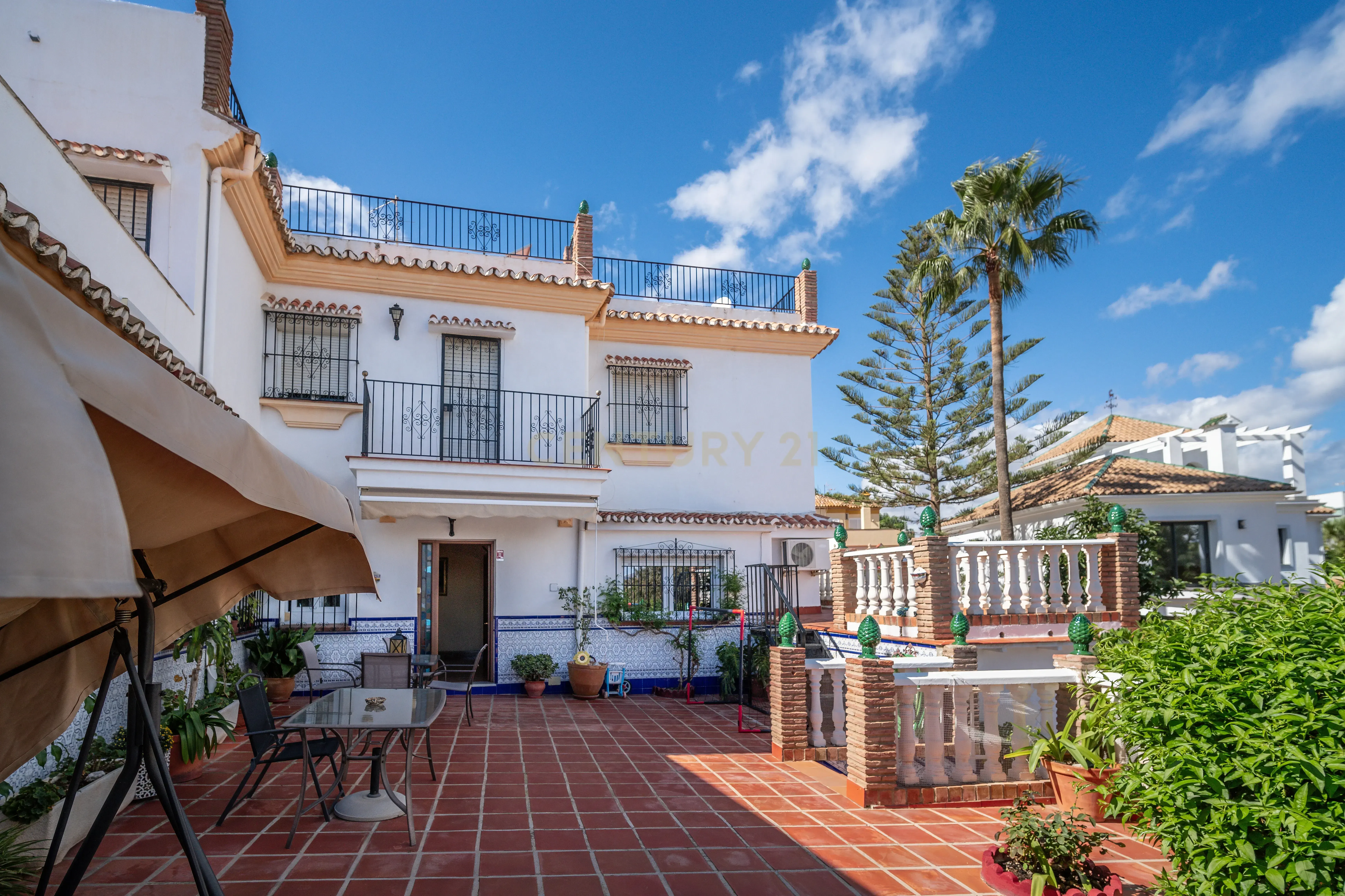 Exterior view of House or chalet for sale in Málaga Capital  with Terrace and Furnished