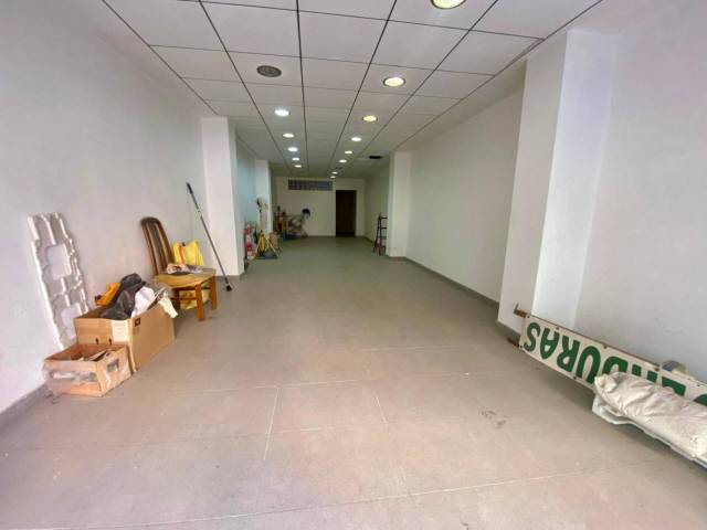 Local comercial en Alquiler en Calle Zapadores en Mont-Olivet