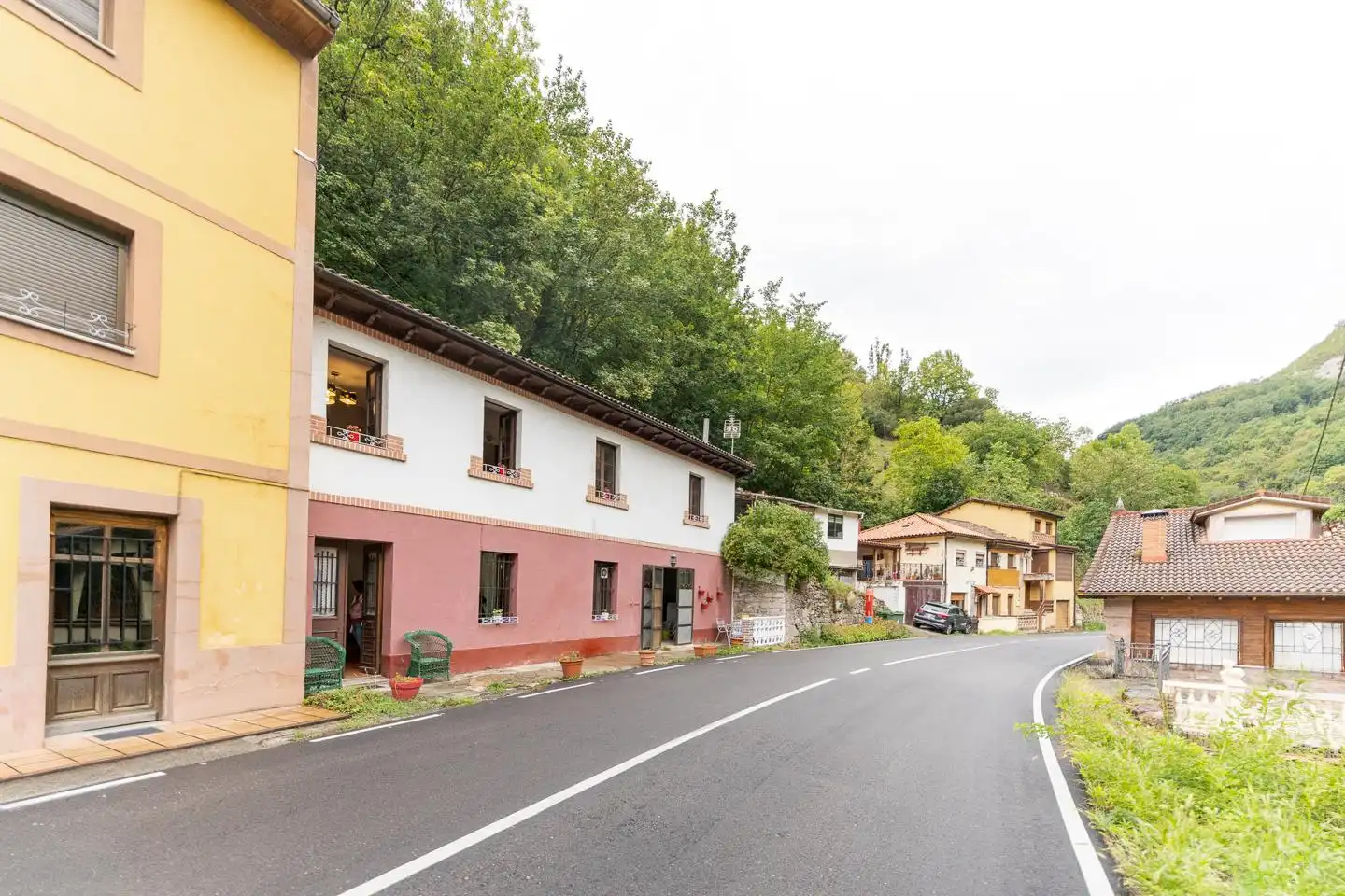 Vista exterior de Casa adosada en venta en Somiedo con Calefacción, Jardín privado y Terraza