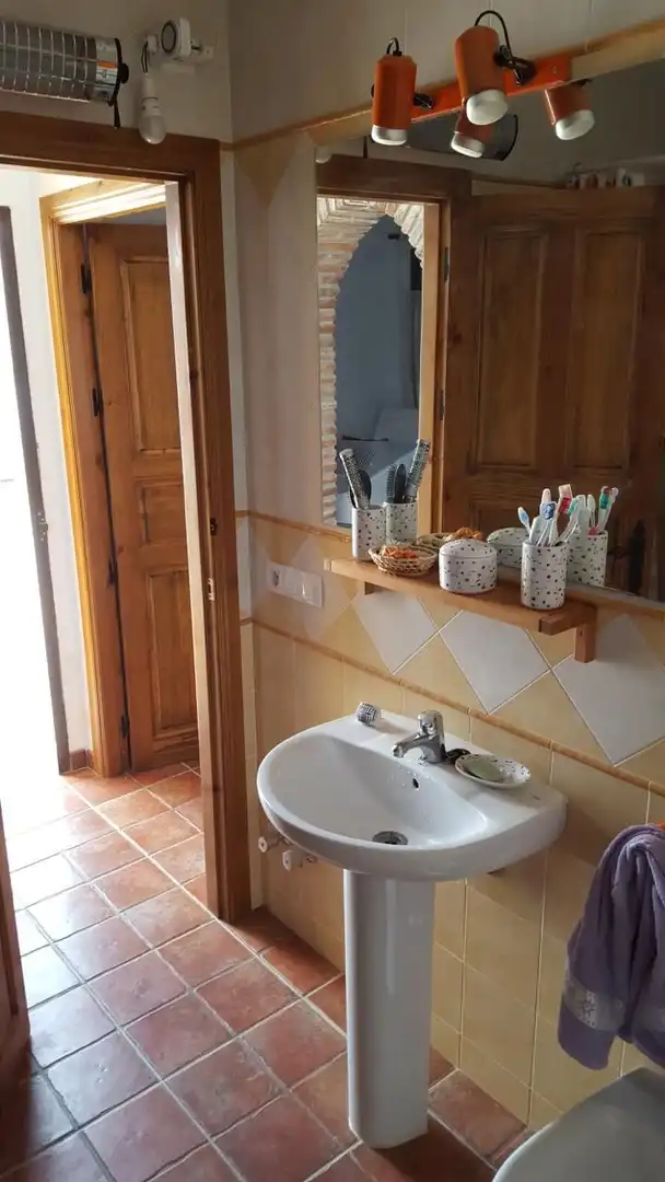 Baño de Finca rústica en venta en Alozaina con Aire acondicionado, Calefacción y Jardín privado