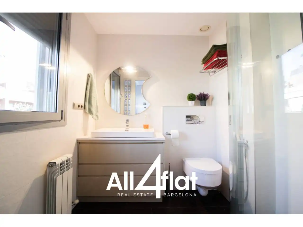 Baño de Casa o chalet de alquiler en L'Hospitalet de Llobregat con Aire acondicionado, Calefacción y Jardín privado