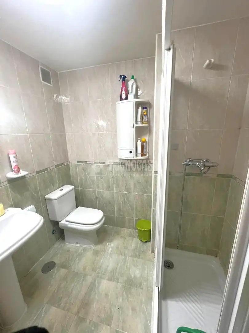 Baño de Piso en venta en Parla con Calefacción, Parquet y Trastero