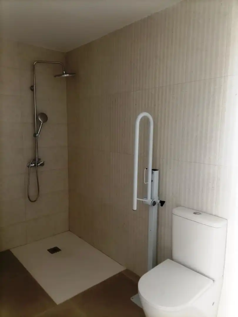 Bany de Local en venda en Valencia amb Aire condicionat i Moblat