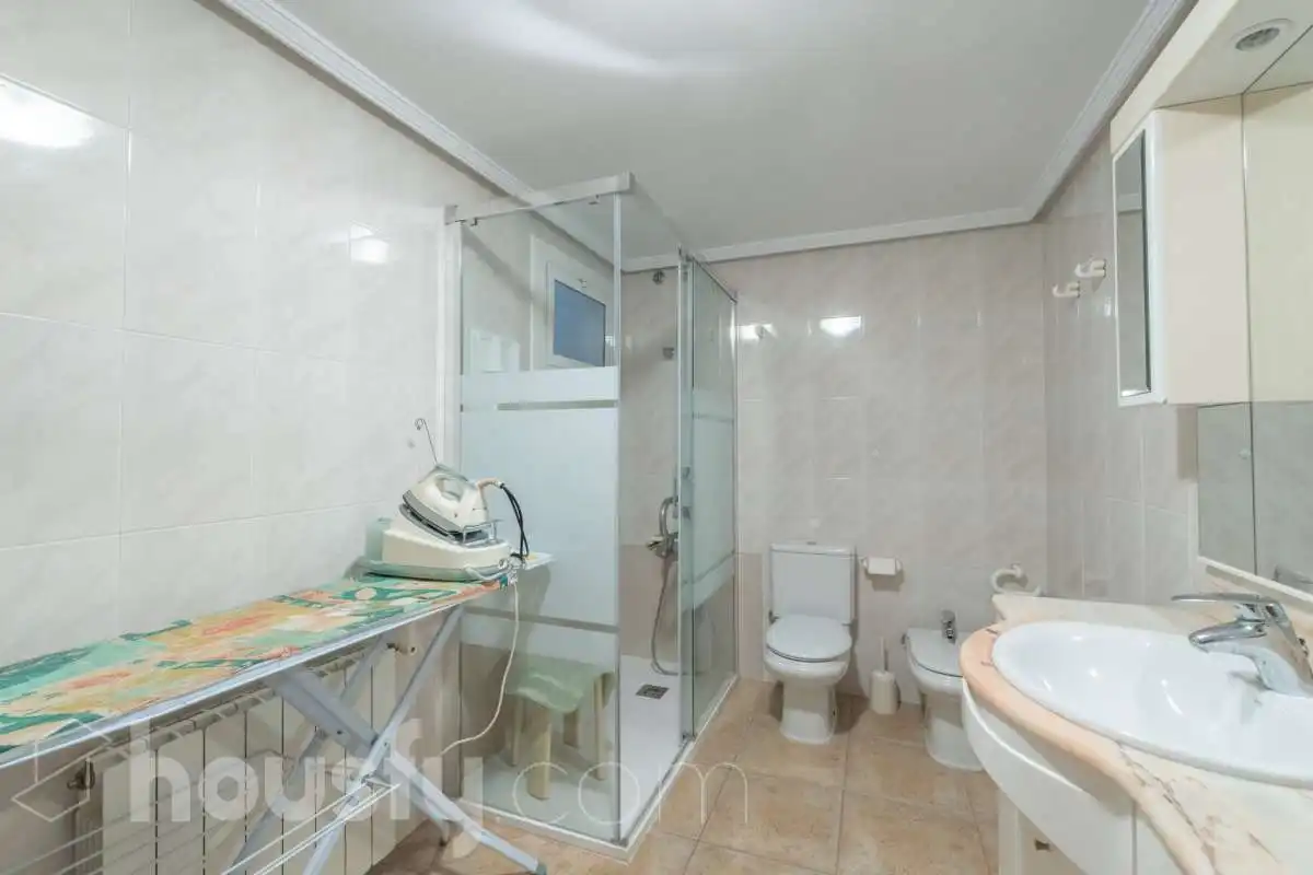 Baño de Planta baja en venta en Vilanova i la Geltrú con Aire acondicionado, Calefacción y Terraza