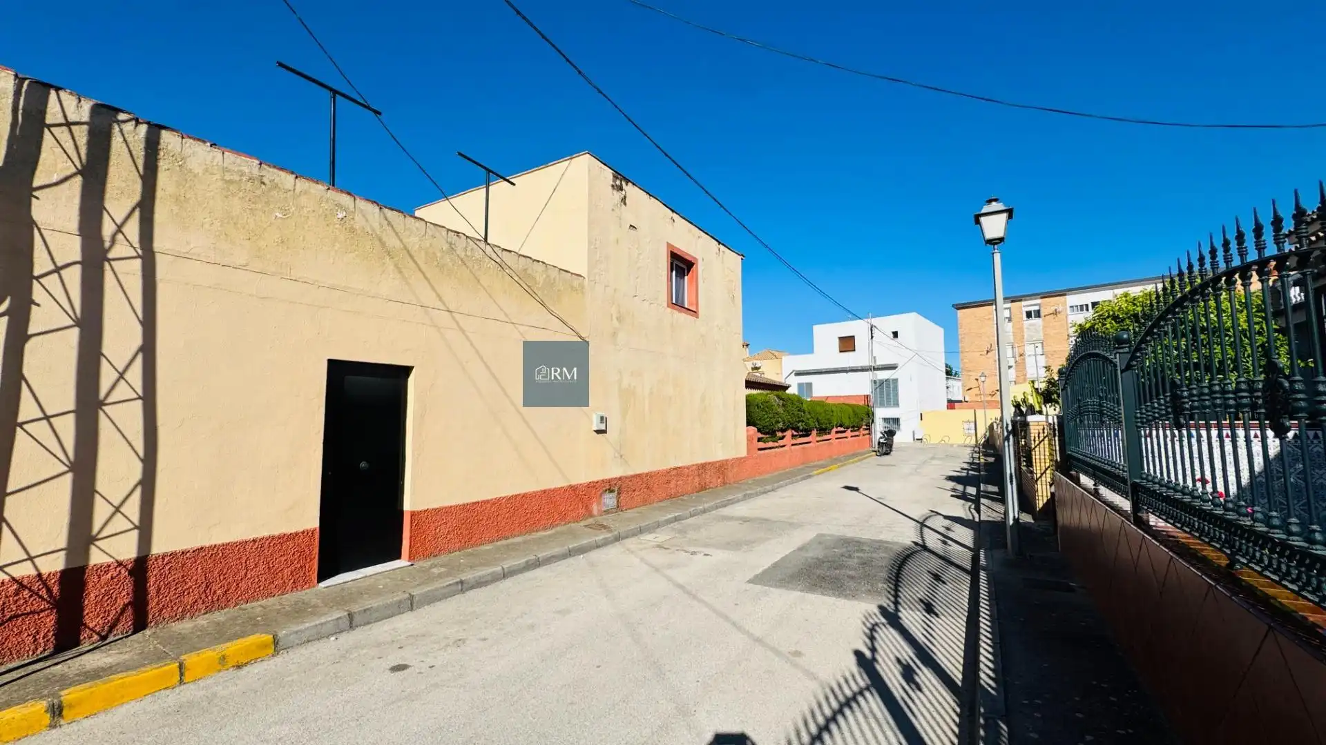 Vista exterior de Casa o xalet en venda en Sanlúcar de Barrameda amb Jardí privat, Terrassa i Traster