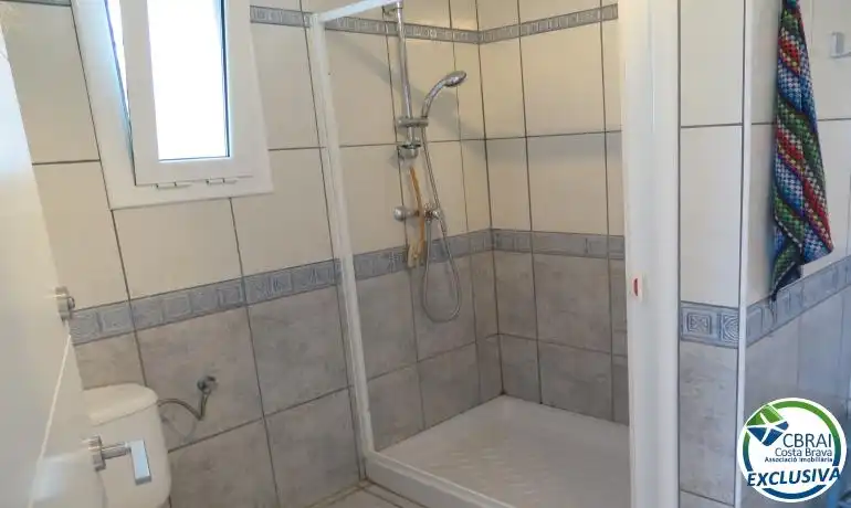 Bathroom of Houses for sale in Roses  with Heating, Private garden and Storage room