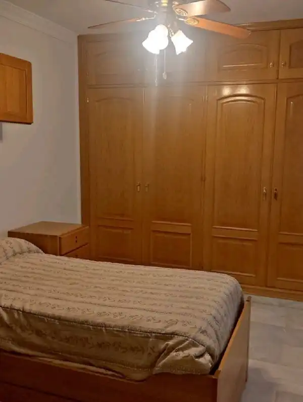 Schlafzimmer von Einfamilien-Reihenhaus zur Miete in Granada mit Klimaanlage, Privatgarten und Möbliert