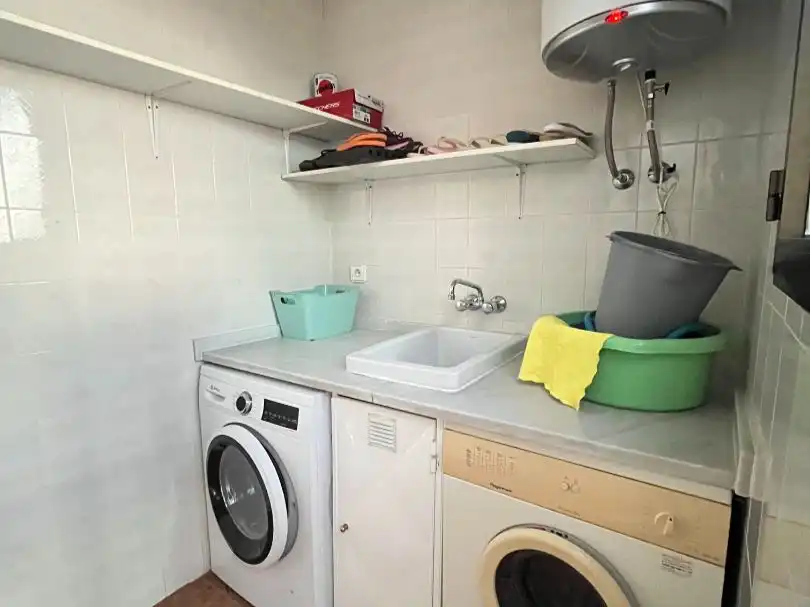 Cuina de Casa o xalet en venda en La Luisiana amb Aire condicionat, Terrassa i Balcó