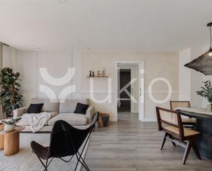 Sala d'estar de Apartament de lloguer en  Barcelona Capital amb Aire condicionat, Calefacció i Parquet
