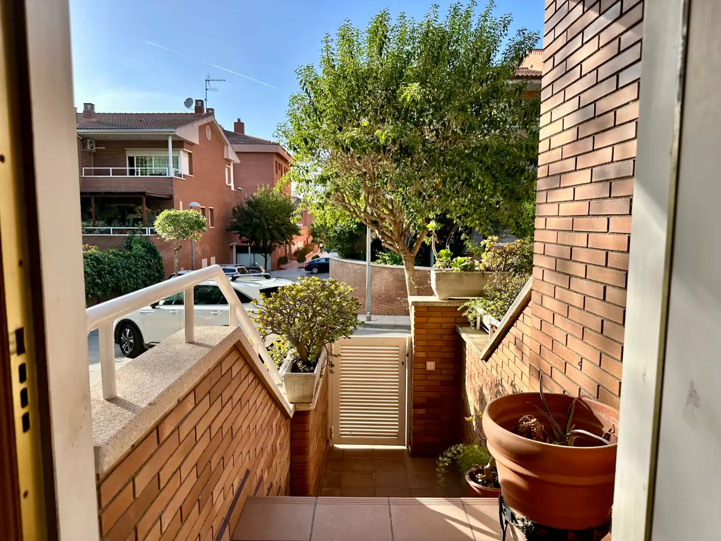 Vista exterior de Casa adosada en venta en Sant Joan Despí con Aire acondicionado, Calefacción y Jardín privado