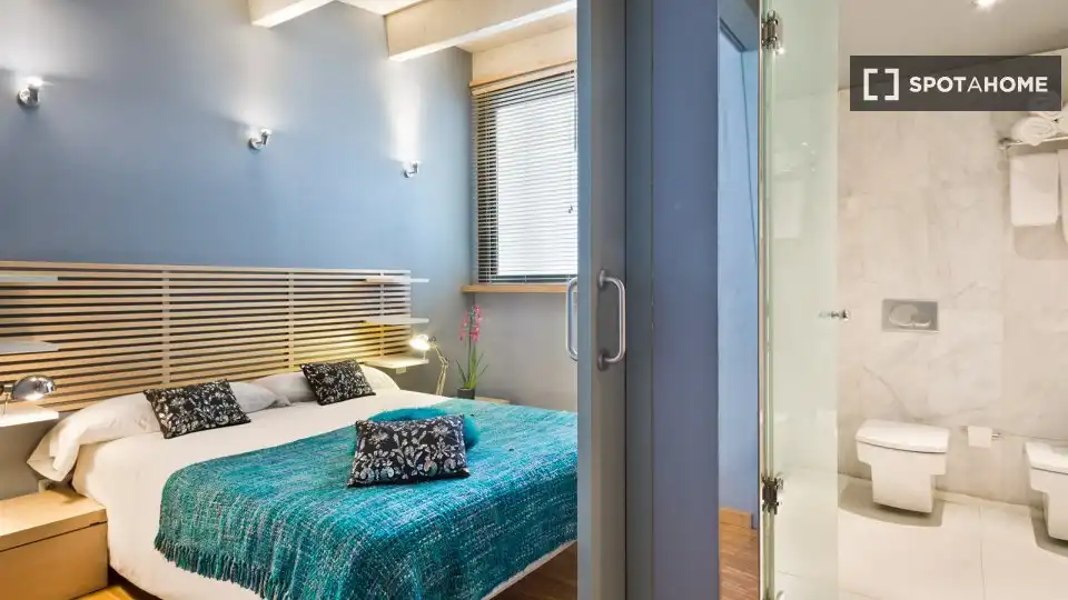 Dormitori de Apartament per a compartir en Barcelona amb Aire condicionat, Terrassa i Moblat