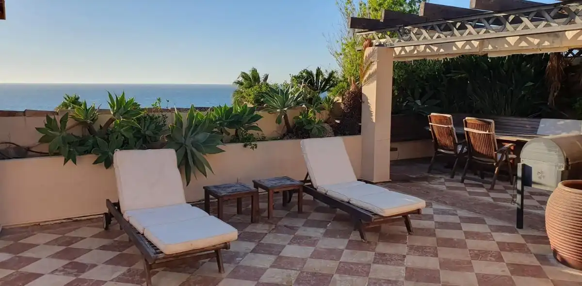 Terrasse von Maisonette zur Miete in Estepona mit Terrasse, Schwimmbad und Gemeinschaftspool