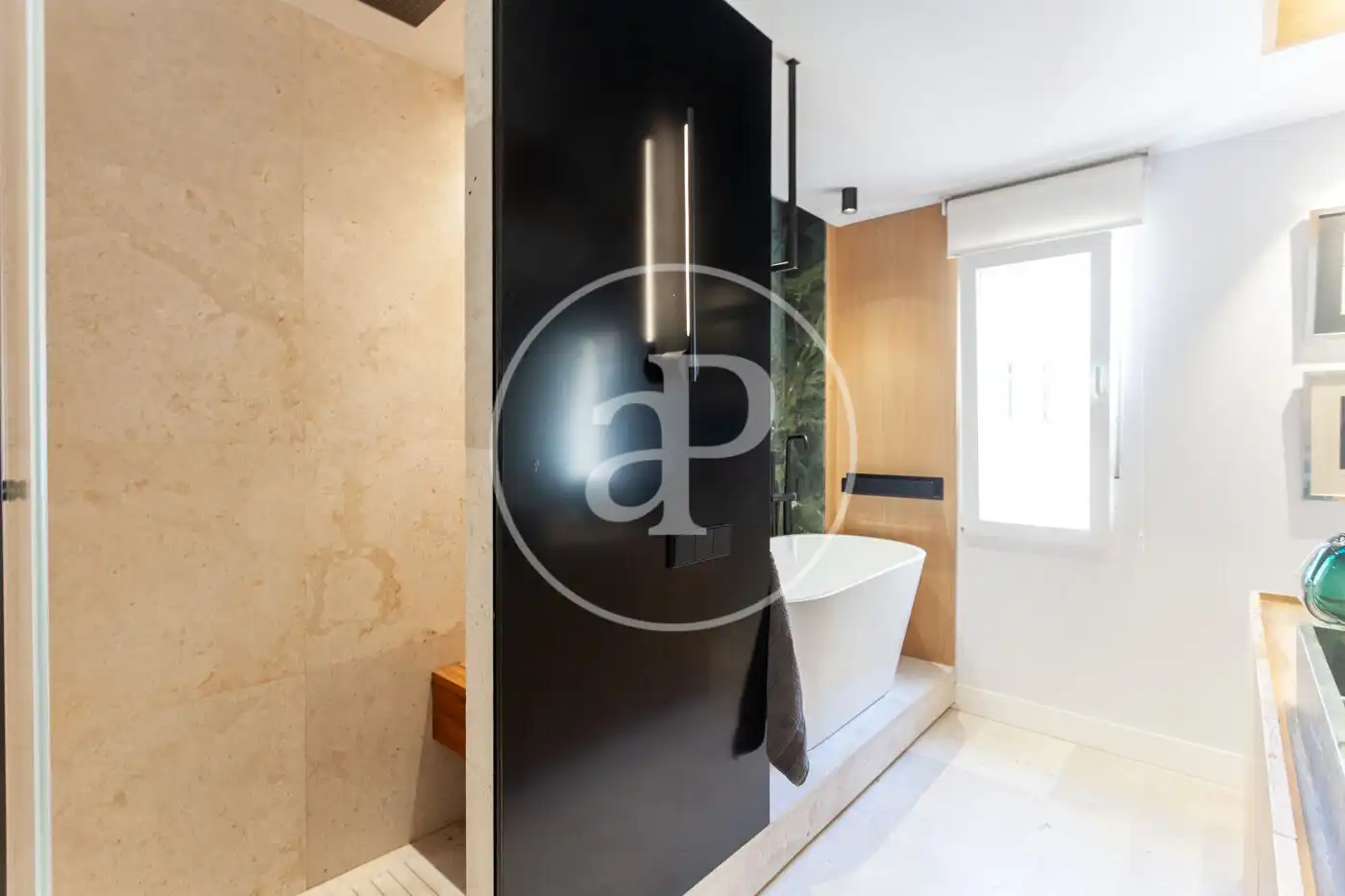 Bathroom of Flat for sale in Madrid  with Air Conditioner, Heating and Terrace