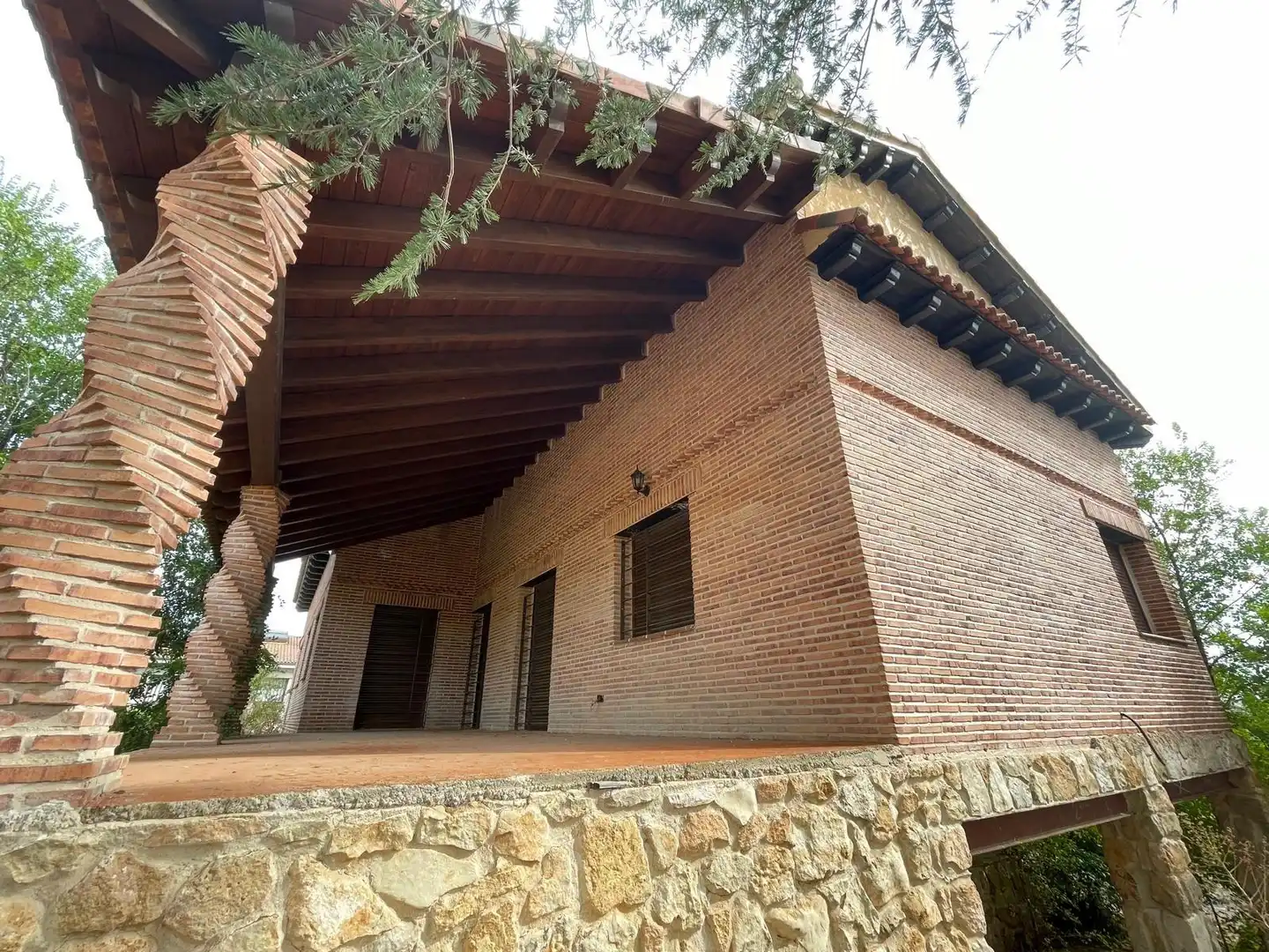 Vista exterior de Casa o xalet en venda en Espinosa de Henares amb Calefacció, Jardí privat i Terrassa