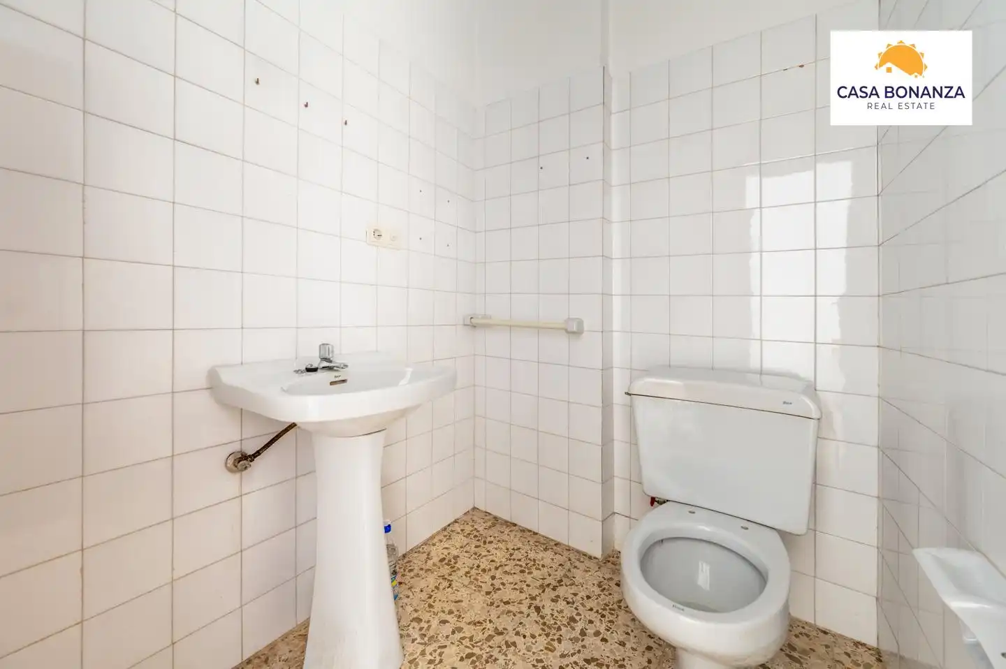 Bathroom of Houses for sale in Jete  with Private garden and Furnished