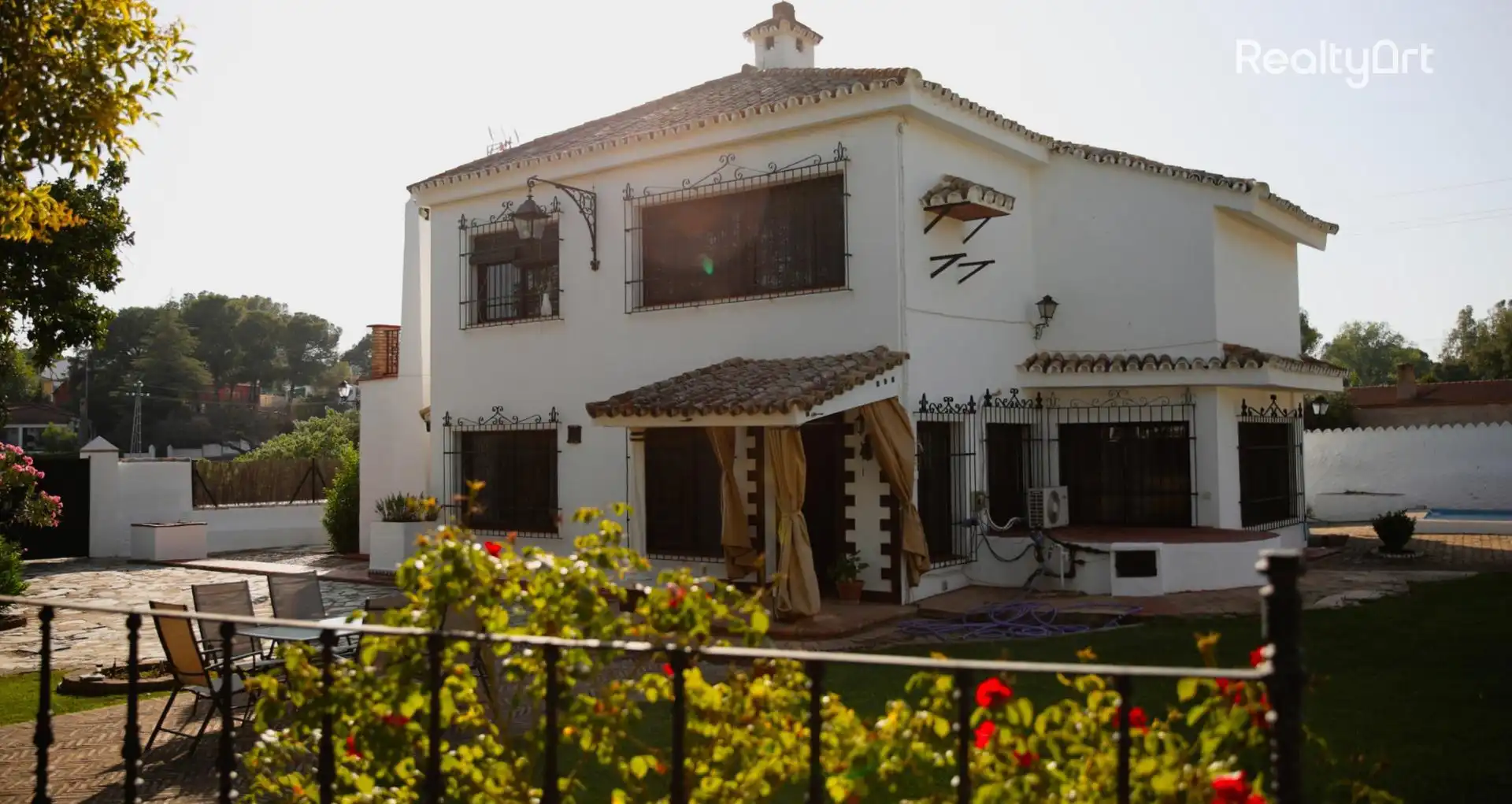 Vista exterior de Casa o xalet en venda en El Castillo de las Guardas amb Aire condicionat, Calefacció i Jardí privat