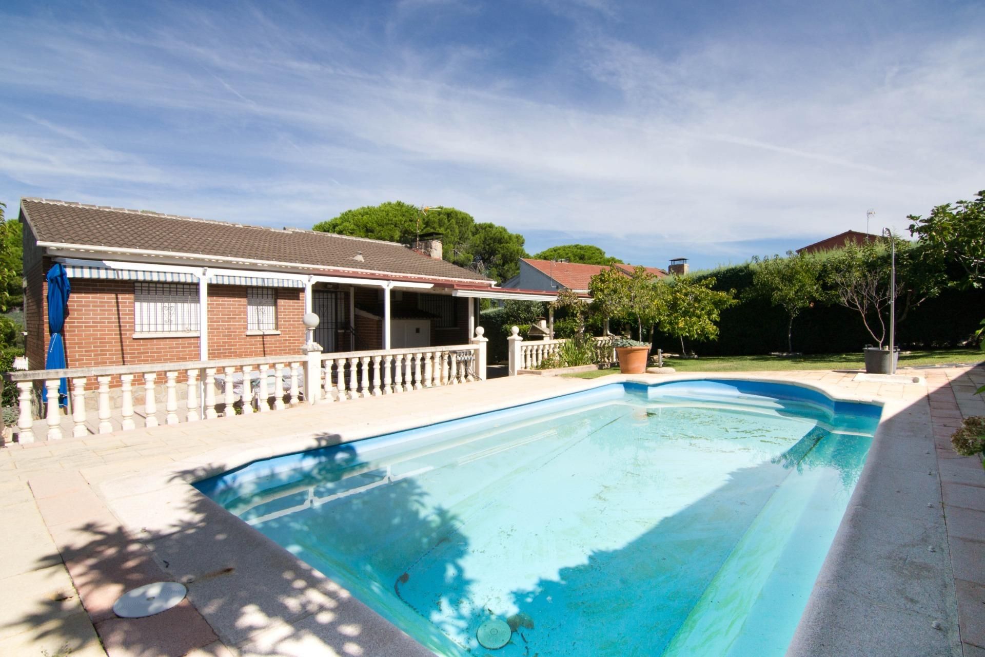 Swimming pool of House or chalet for sale in Almorox  with Heating and Swimming Pool