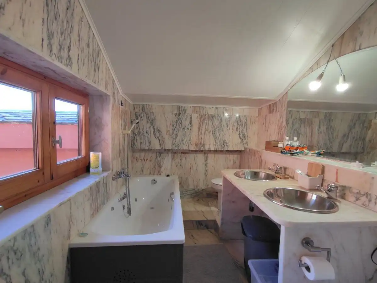 Baño de Casa adosada en venta en Boltaña con Calefacción, Terraza y Trastero