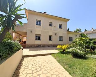 Vista exterior de Casa o xalet en venda en Torremolinos amb Aire condicionat, Jardí privat i Terrassa