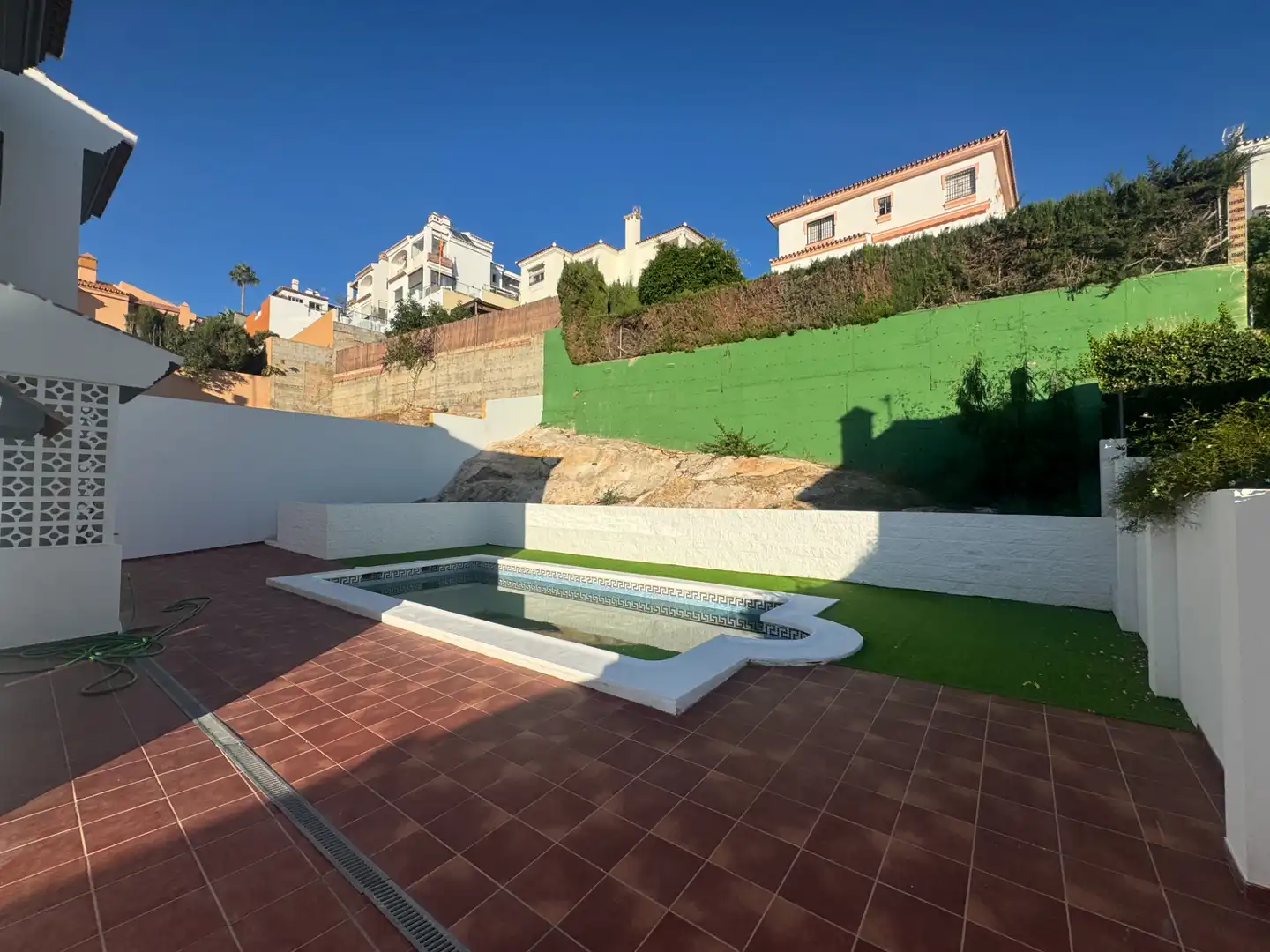 Piscina de Casa o xalet en venda en Rincón de la Victoria amb Aire condicionat, Jardí privat i Terrassa
