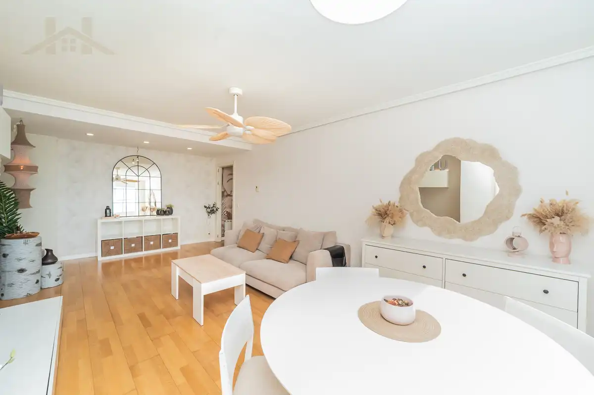 Sala de estar de Dúplex en venta en Arroyomolinos (Madrid) con Aire acondicionado, Calefacción y Terraza