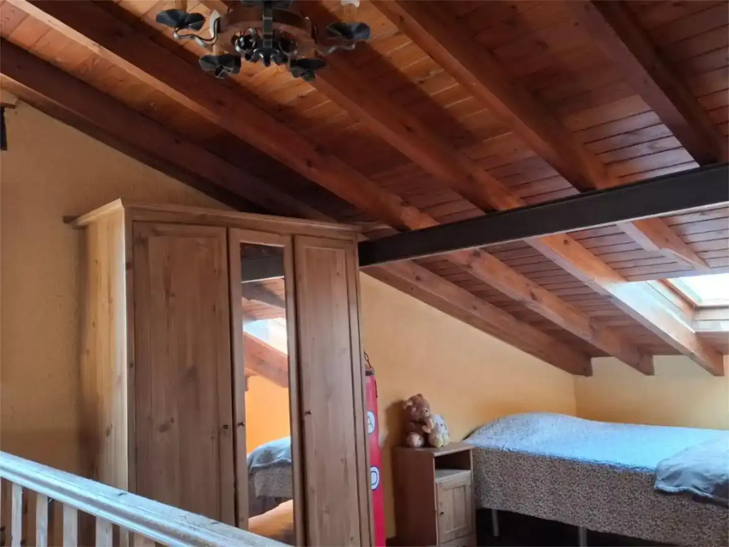 Dormitori de Casa adosada en venda en Riotuerto amb Balcó
