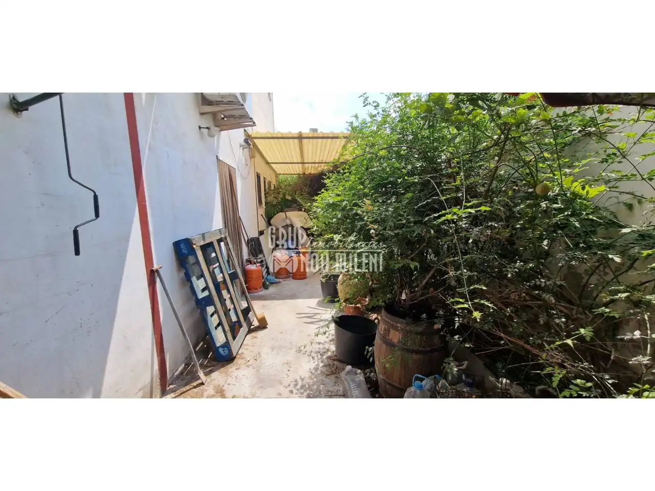 Exterior view of Industrial buildings for sale in Beniparrell