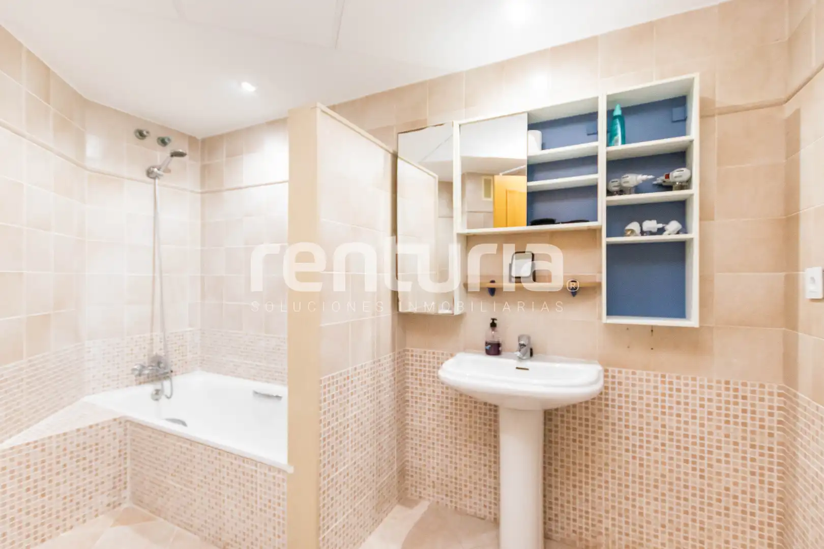 Baño de Piso en venta en Valencia con Aire acondicionado, Calefacción y Jardín privado