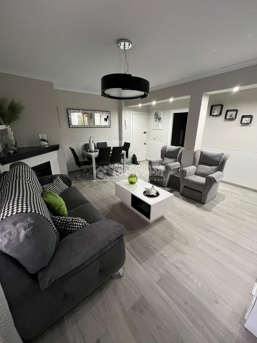 Sala d'estar de Pis en venda en  Sevilla Capital amb Aire condicionat